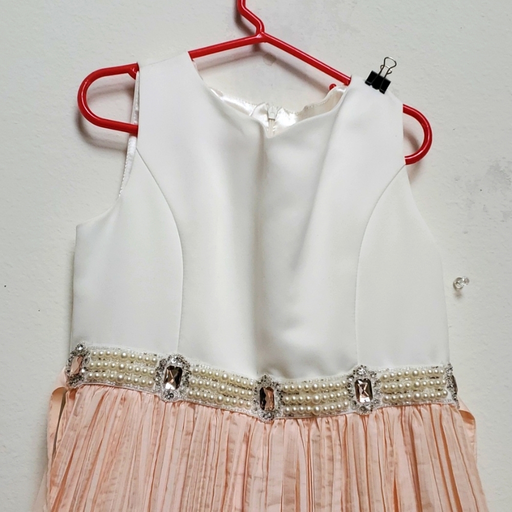 Dress pwach and white